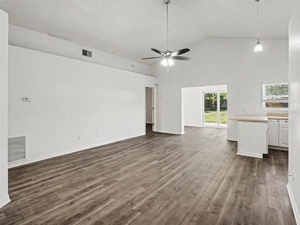 207 Lake Mccoy Drive Apopka FL 32712