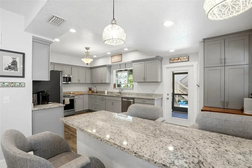140 13th Avenue NE St Petersburg FL 33701