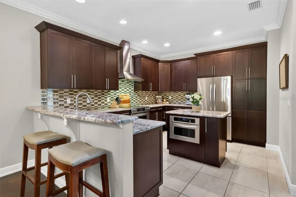 252 Valencia Circle St Petersburg FL 33716