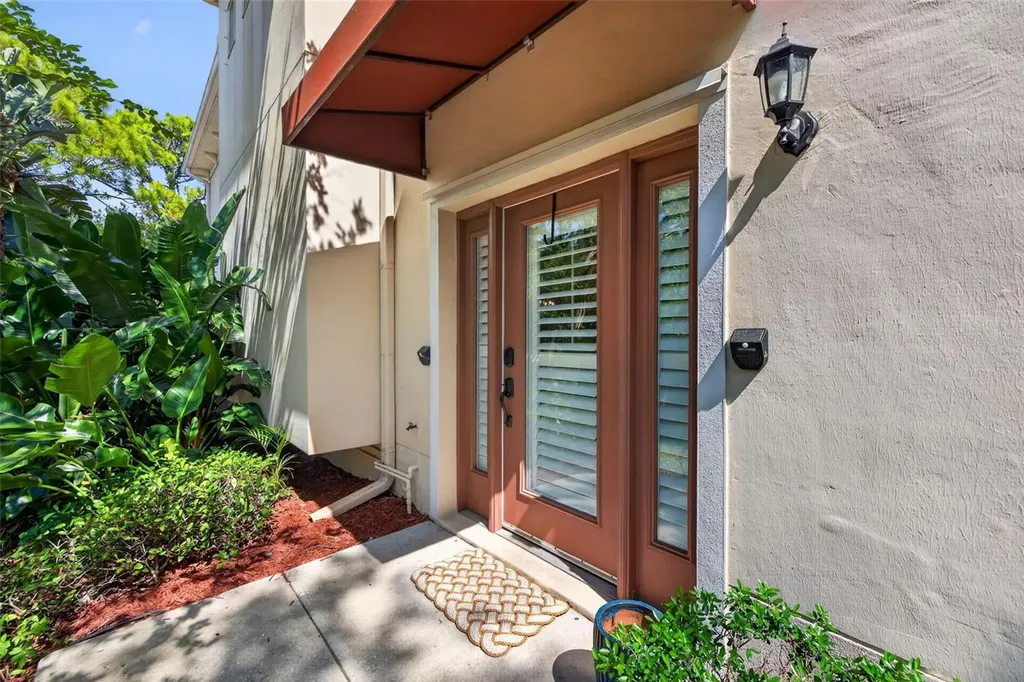 252 Valencia Circle St Petersburg FL 33716