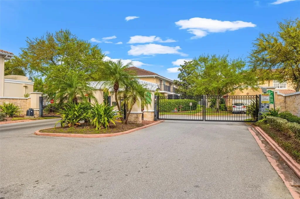 252 Valencia Circle St Petersburg FL 33716