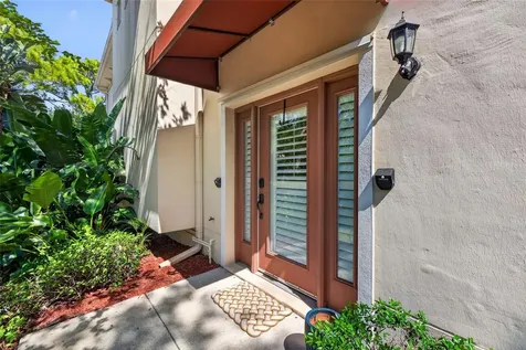 252 Valencia Circle St Petersburg FL 33716