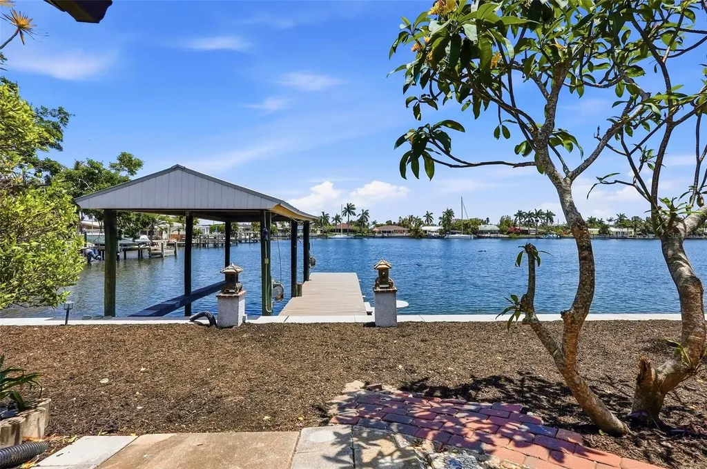2300 S Shore Drive SE St Petersburg FL 33705