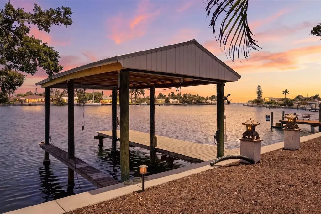 2300 S Shore Drive SE St Petersburg FL 33705
