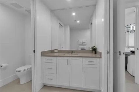 1035 Seaside Drive Sarasota FL 34242