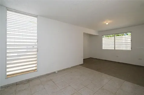 Urb. Levittown Lakes An53 (bajos) Lydia Oeste Toa Baja PR 00949