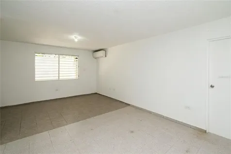 Urb. Levittown Lakes An53 (bajos) Lydia Oeste Toa Baja PR 00949
