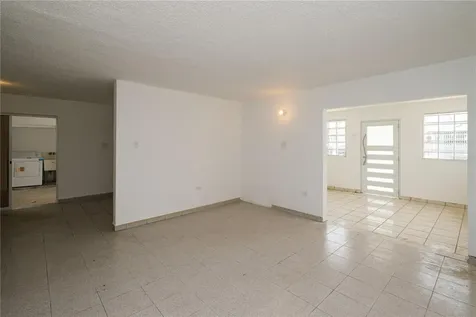 Urb. Levittown Lakes An53 (bajos) Lydia Oeste Toa Baja PR 00949