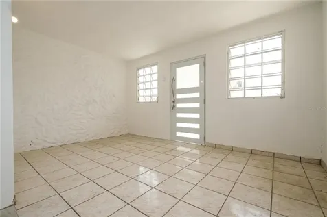 Urb. Levittown Lakes An53 (bajos) Lydia Oeste Toa Baja PR 00949