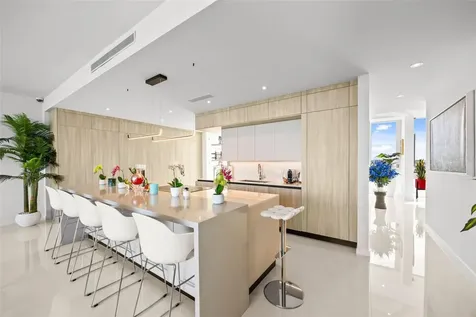 3307 Ave Isla Verde Carolina PR 00979