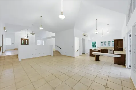 7 Vanda Guaynabo PR 00966