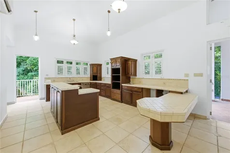 7 Vanda Guaynabo PR 00966