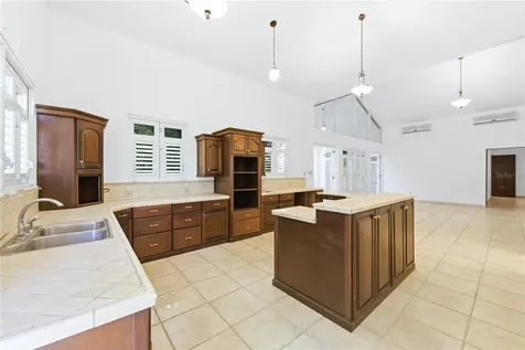 7 Vanda Guaynabo PR 00966