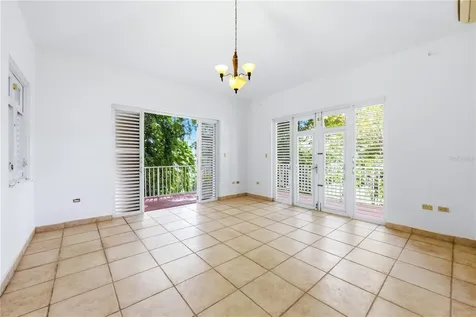 7 Vanda Guaynabo PR 00966