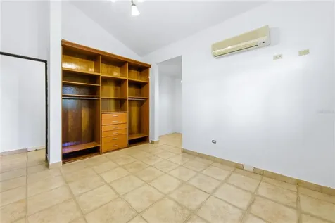 7 Vanda Guaynabo PR 00966