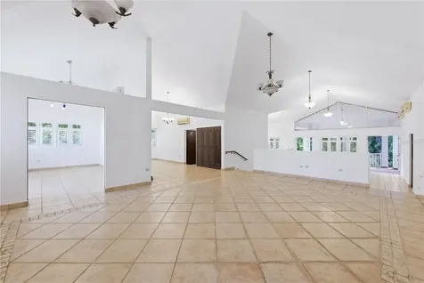 7 Vanda Guaynabo PR 00966