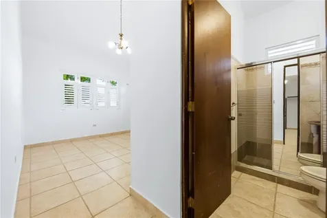 7 Vanda Guaynabo PR 00966