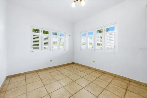 7 Vanda Guaynabo PR 00966