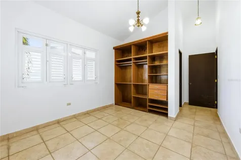 7 Vanda Guaynabo PR 00966