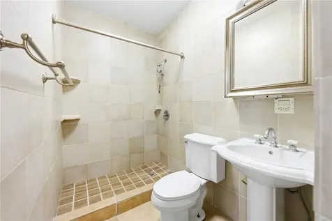 7 Vanda Guaynabo PR 00966