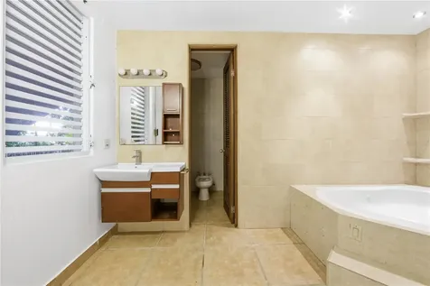 7 Vanda Guaynabo PR 00966