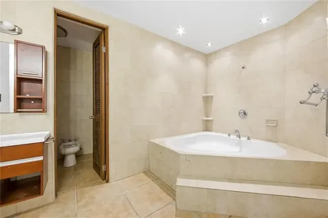 7 Vanda Guaynabo PR 00966