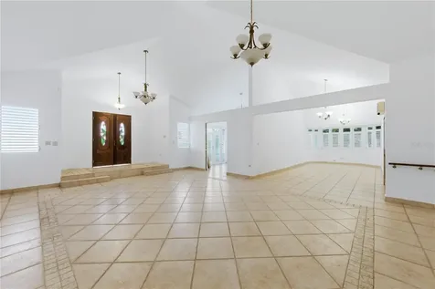 7 Vanda Guaynabo PR 00966