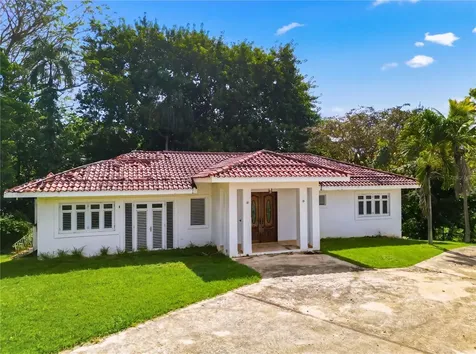 7 Vanda Guaynabo PR 00966