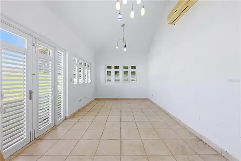 7 Vanda Guaynabo PR 00966