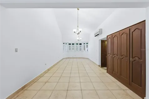 7 Vanda Guaynabo PR 00966