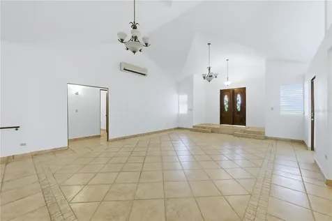 7 Vanda Guaynabo PR 00966