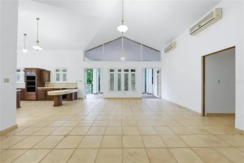 7 Vanda Guaynabo PR 00966