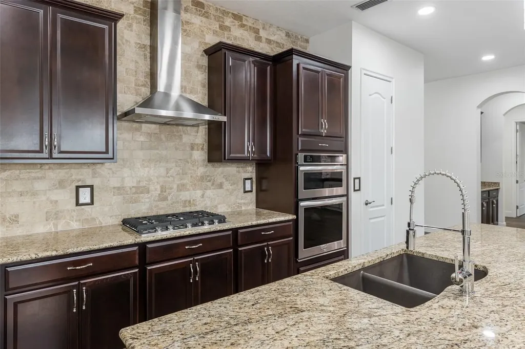 4703 Tobermory Way Bradenton FL 34211