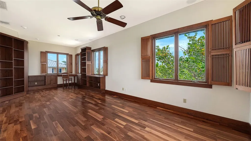 156 Emerson Drive Sarasota FL 34236