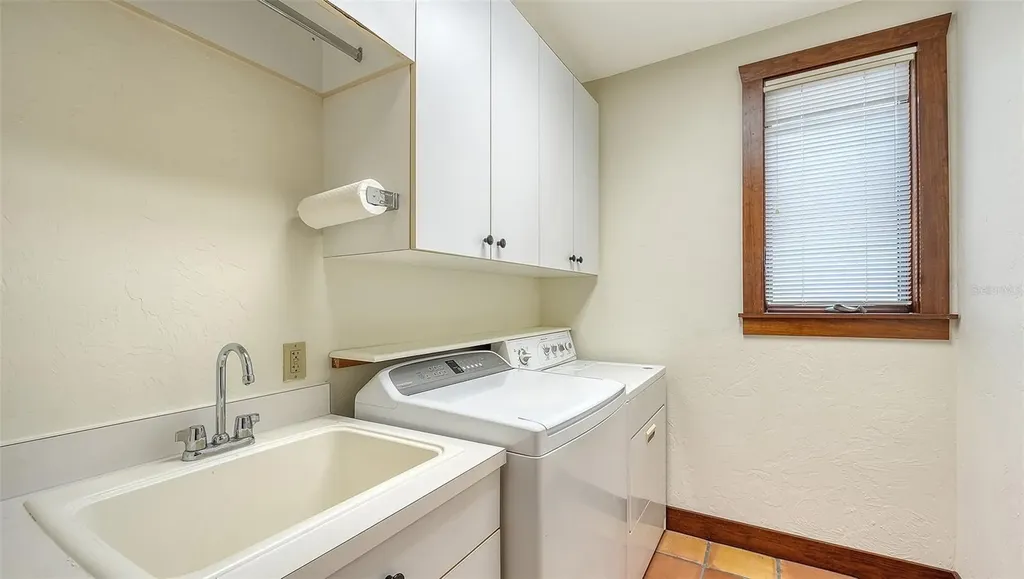 156 Emerson Drive Sarasota FL 34236