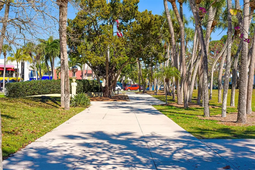 156 Emerson Drive Sarasota FL 34236
