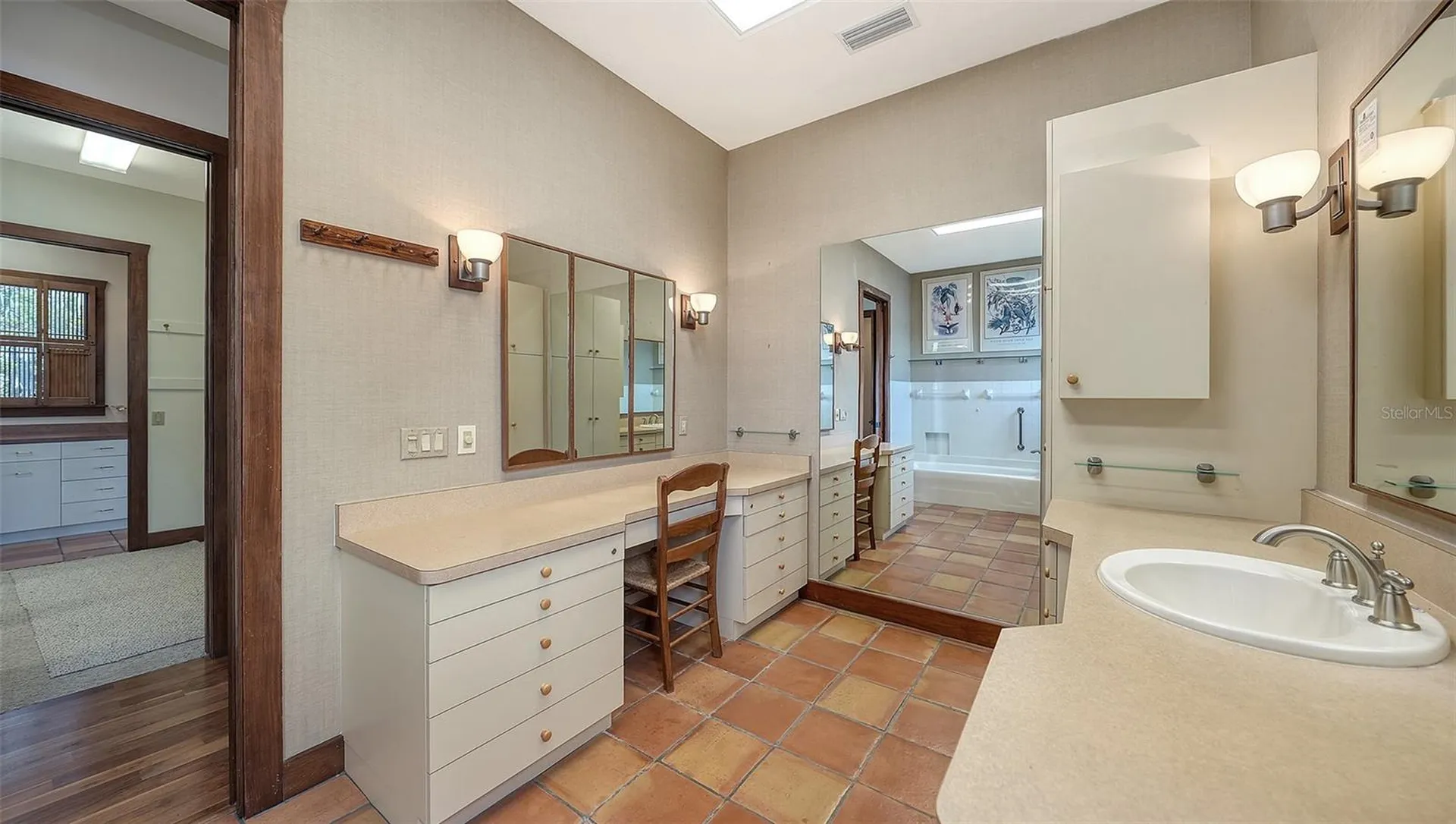 156 Emerson Drive Sarasota FL 34236
