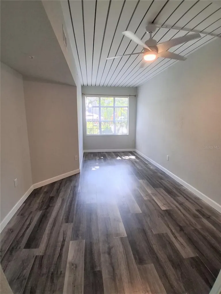 2402 W Azeele Street Tampa FL 33609