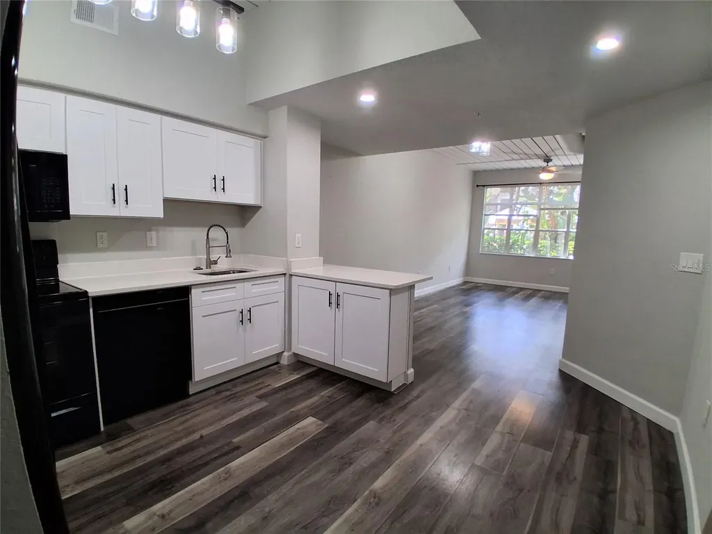 2402 W Azeele Street Tampa FL 33609