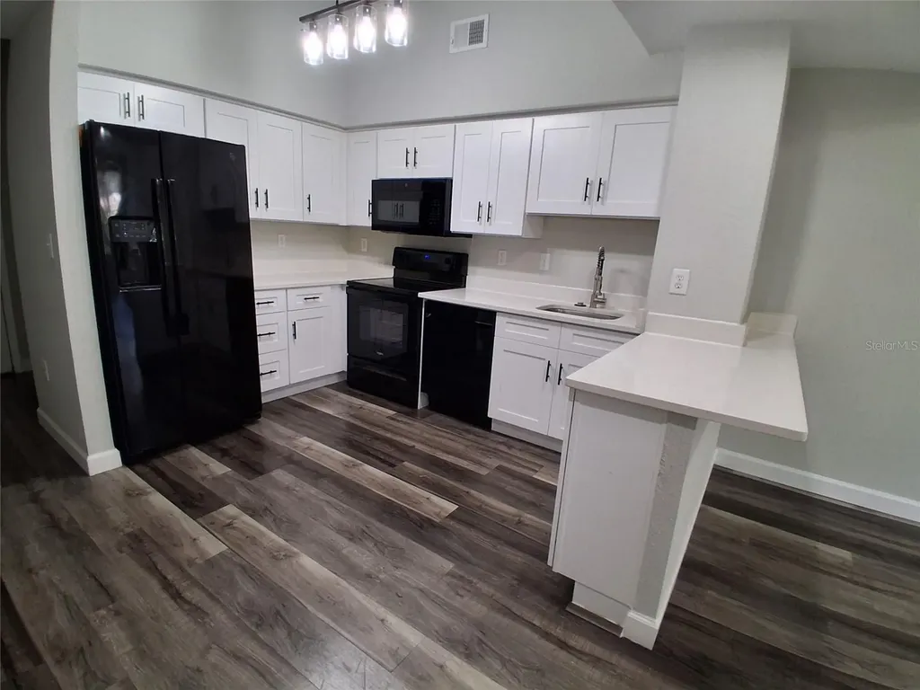 2402 W Azeele Street Tampa FL 33609