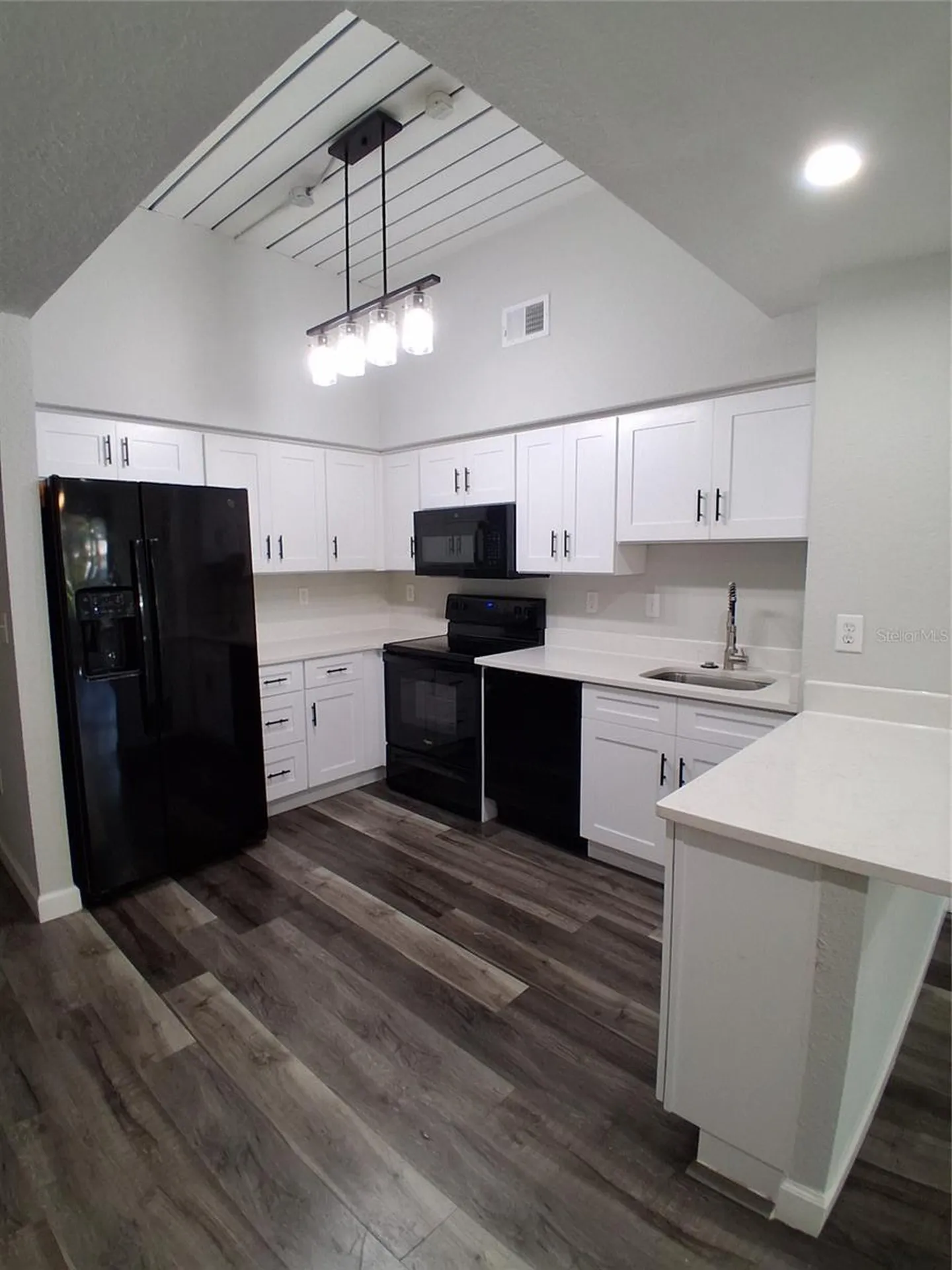 2402 W Azeele Street Tampa FL 33609