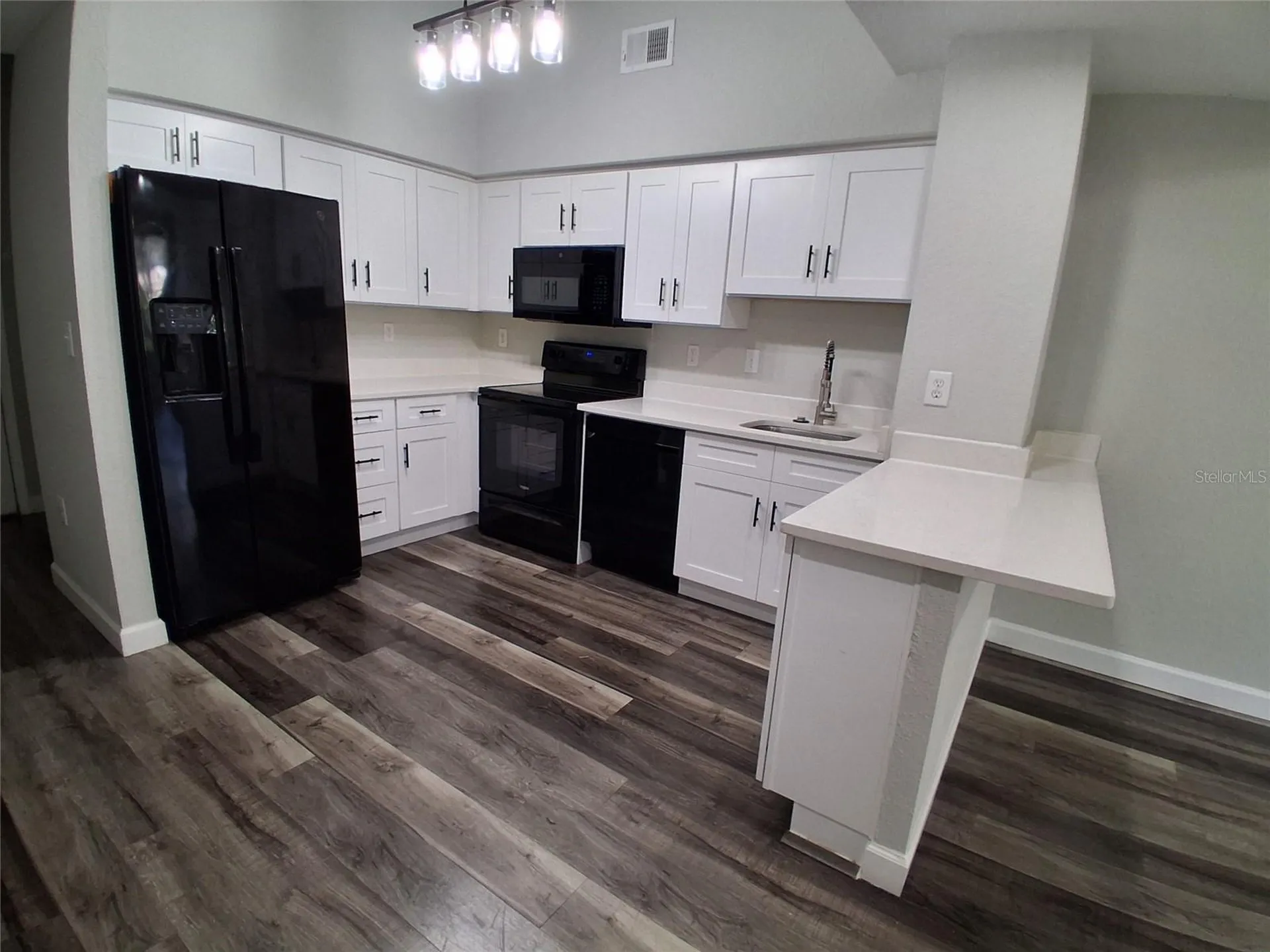 2402 W Azeele Street Tampa FL 33609