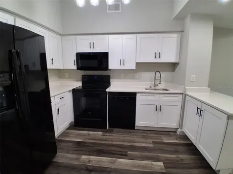 2402 W Azeele Street Tampa FL 33609