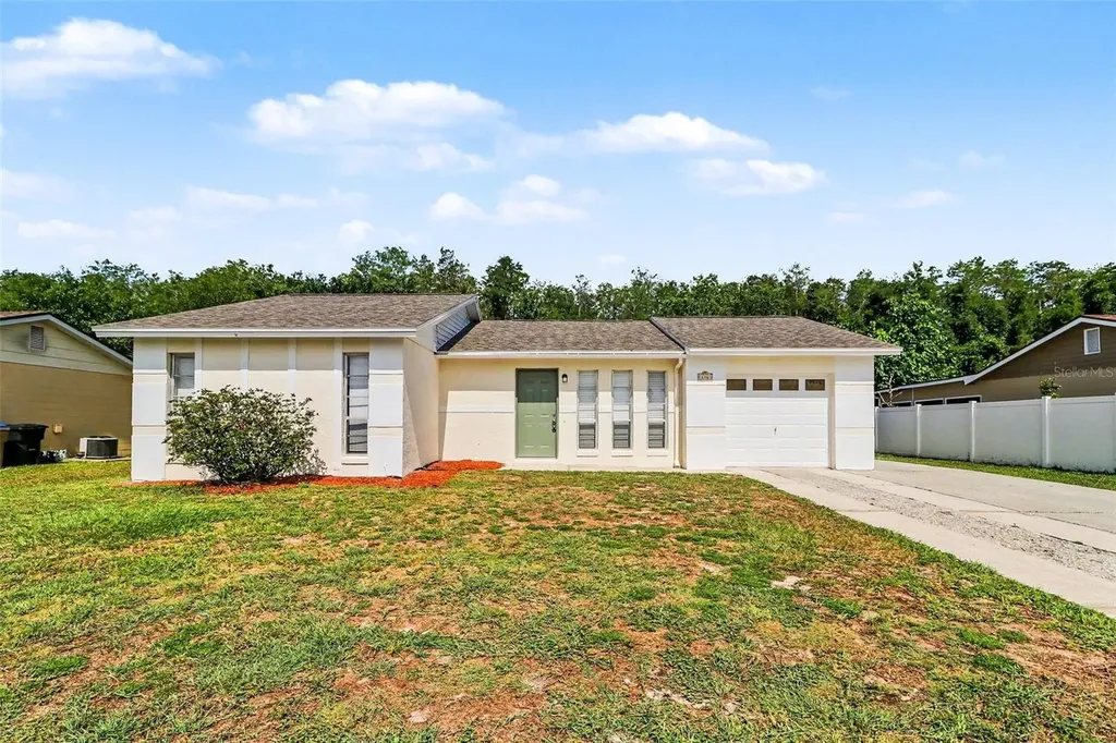 136 W Cedarwood Circle Kissimmee FL 34743