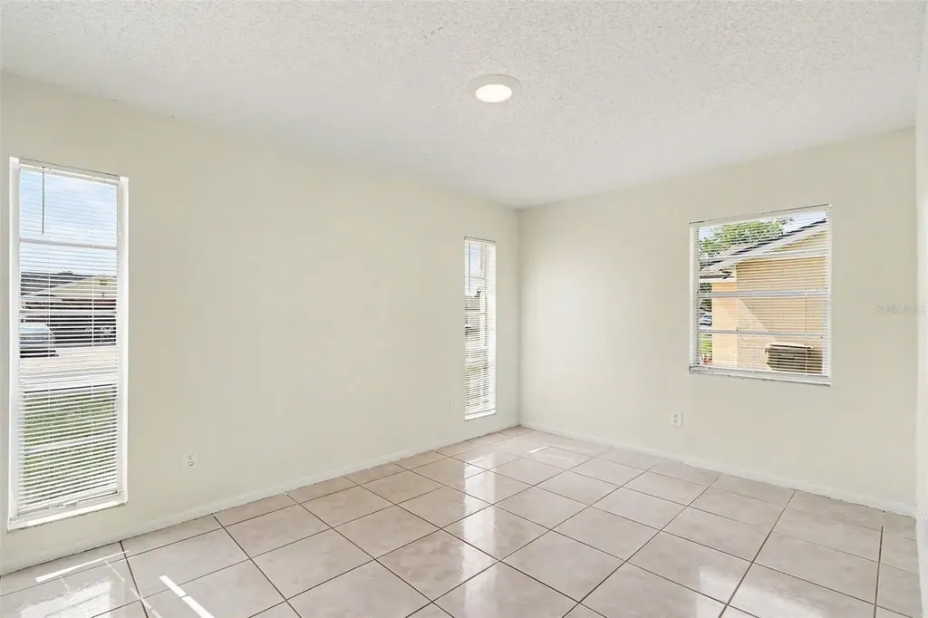136 W Cedarwood Circle Kissimmee FL 34743
