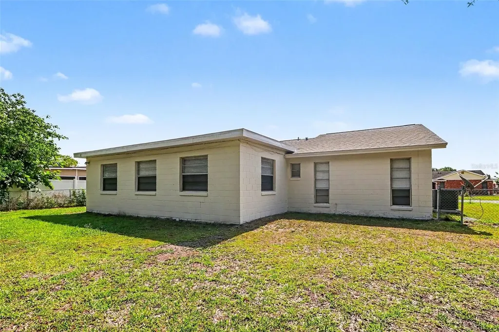 136 W Cedarwood Circle Kissimmee FL 34743