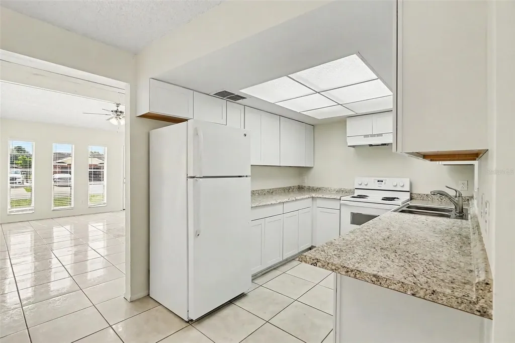 136 W Cedarwood Circle Kissimmee FL 34743