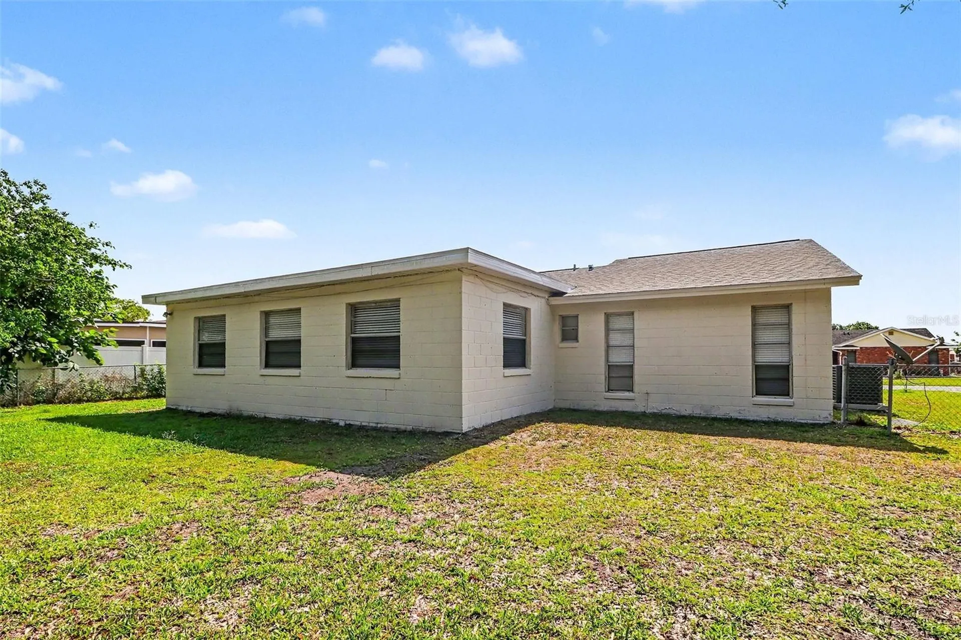 136 W Cedarwood Circle Kissimmee FL 34743