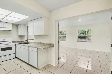 136 W Cedarwood Circle Kissimmee FL 34743