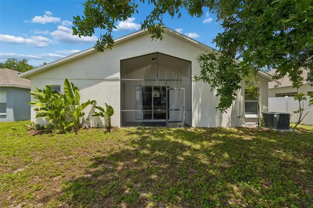 2222 Roanoke Springs Drive Ruskin FL 33570